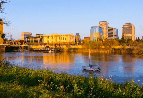 5G dans la ville de Sacramento, pour accélérer le débit internet et les connexions.