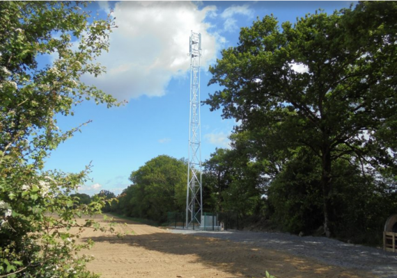 Antenne-relais Orange de Saint-Aubin-des-Châteaux pour améliorer la couverture mobile
