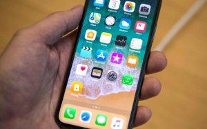 Apple pourrait bientôt améliorer son antenne sur les iPhone.
