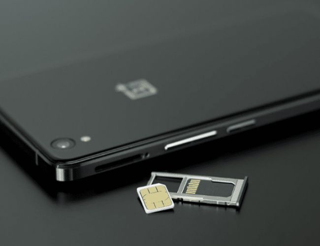 Une carte SIM virtuelle, la définition de la carte eSIM, bientôt présente chez RED by SFR